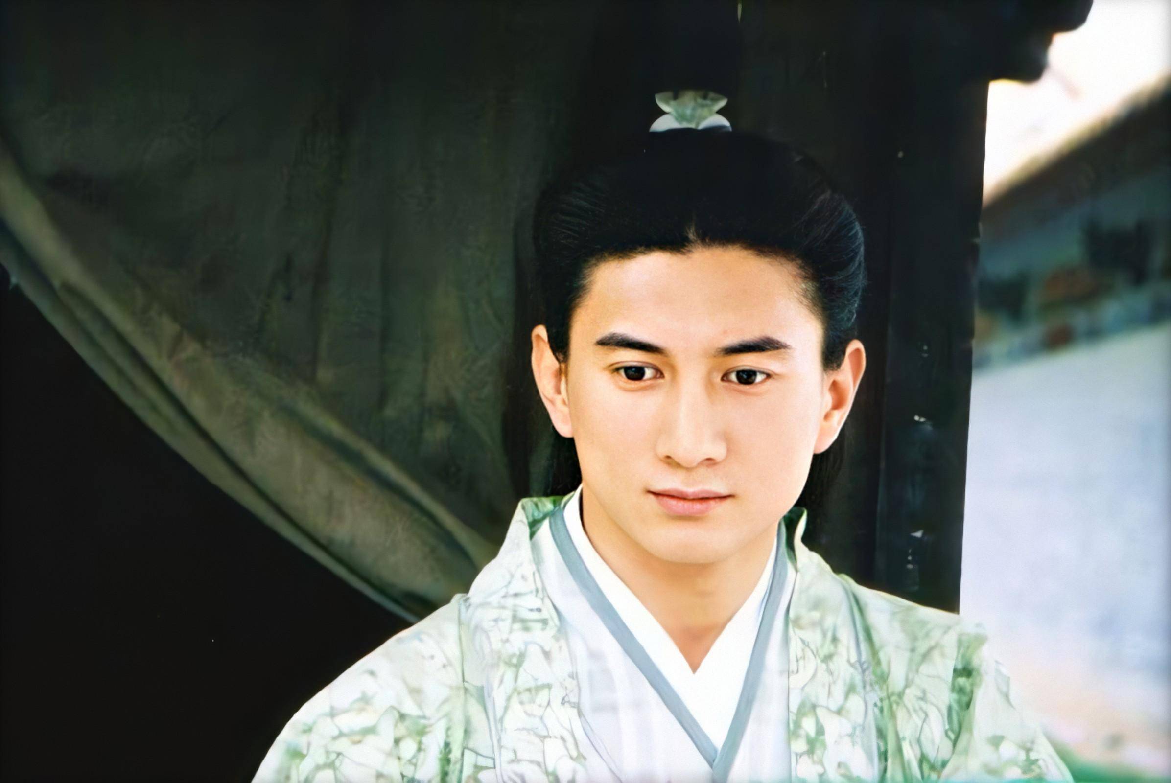 乎刚刚步入中年，不得不让人感叹岁月对他果然格外的宽容。第三位 吴奇隆