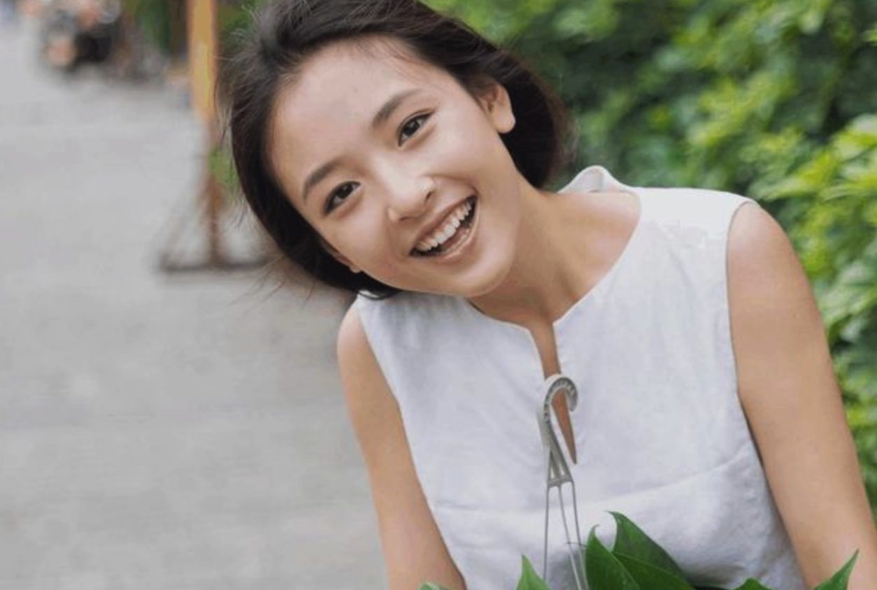 盘点10位从网红逆袭成明星的美女，个个盘条靓顺，最后一位太惊艳了