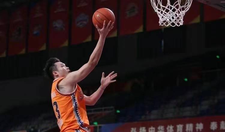 唏嘘！30岁男篮国手告别CBA，陪亿万富豪打球娱乐，昔日险登陆NBA