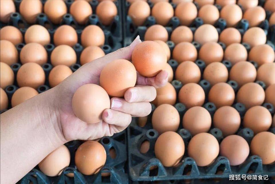 买鸡蛋，如何避免买到“激素蛋”？养殖户：记住4点，一挑一个准
