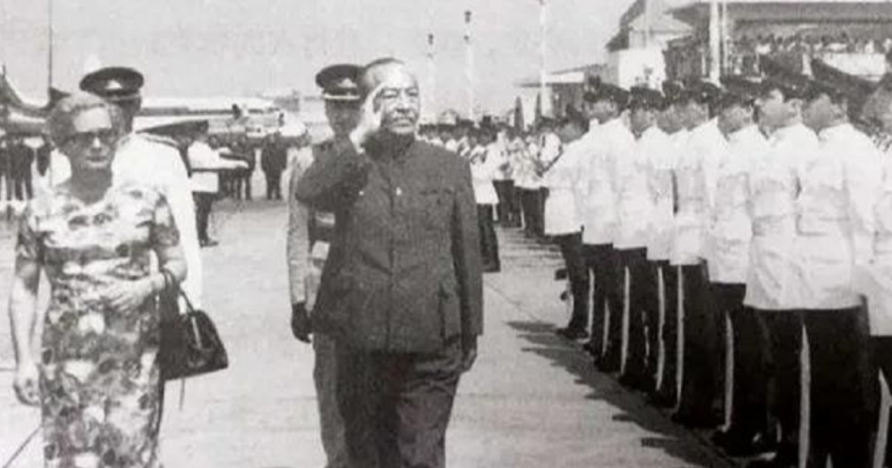 “将军大使”耿飚，被瑞典军官问带过多少兵，他：大概十几万吧