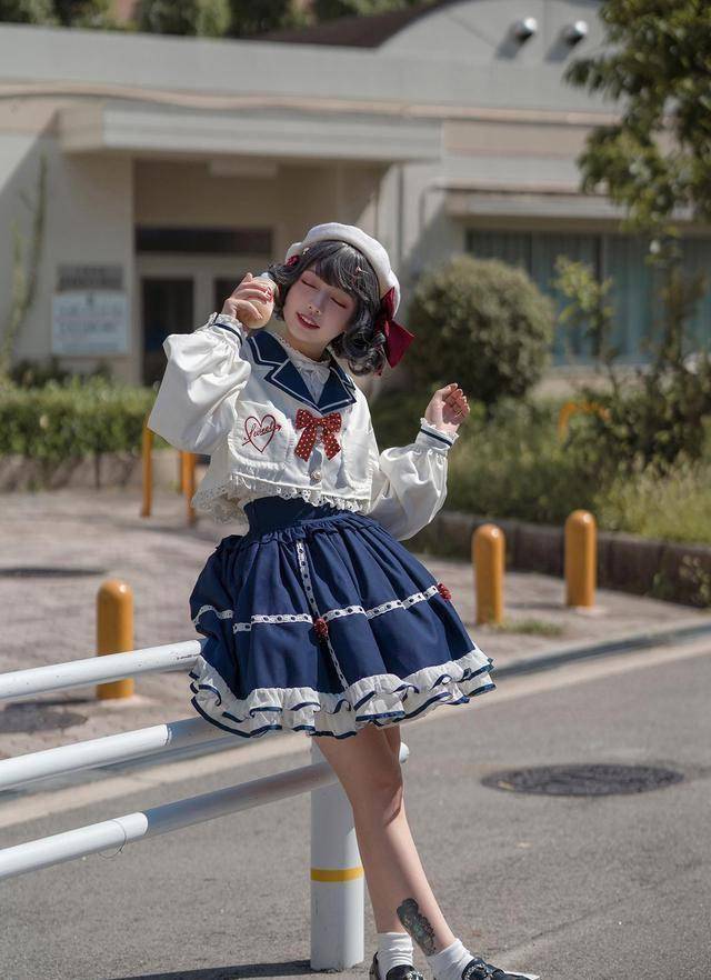 原创本以为普通lo裙够美了，直到看见“迪士尼”款，十级lo娘不淡定了