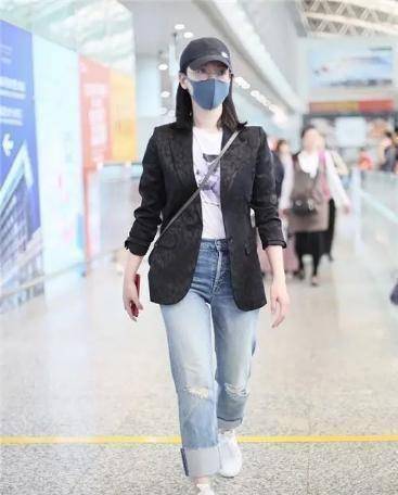 原创陈数颜值高就是任性，豹纹上衣也敢穿，搭配卡其色半裙意外时尚
