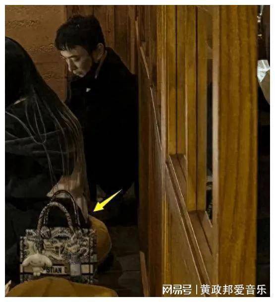 王思聪新女伴亮相,网友炸锅了:这也太土了吧?-王思聪新网红女友