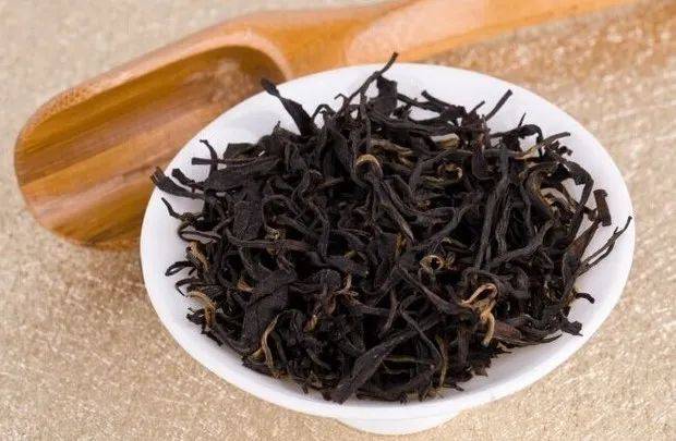 印尼红茶泡的时候有茶梗象粗茶，但滋味香醇，不会苦涩