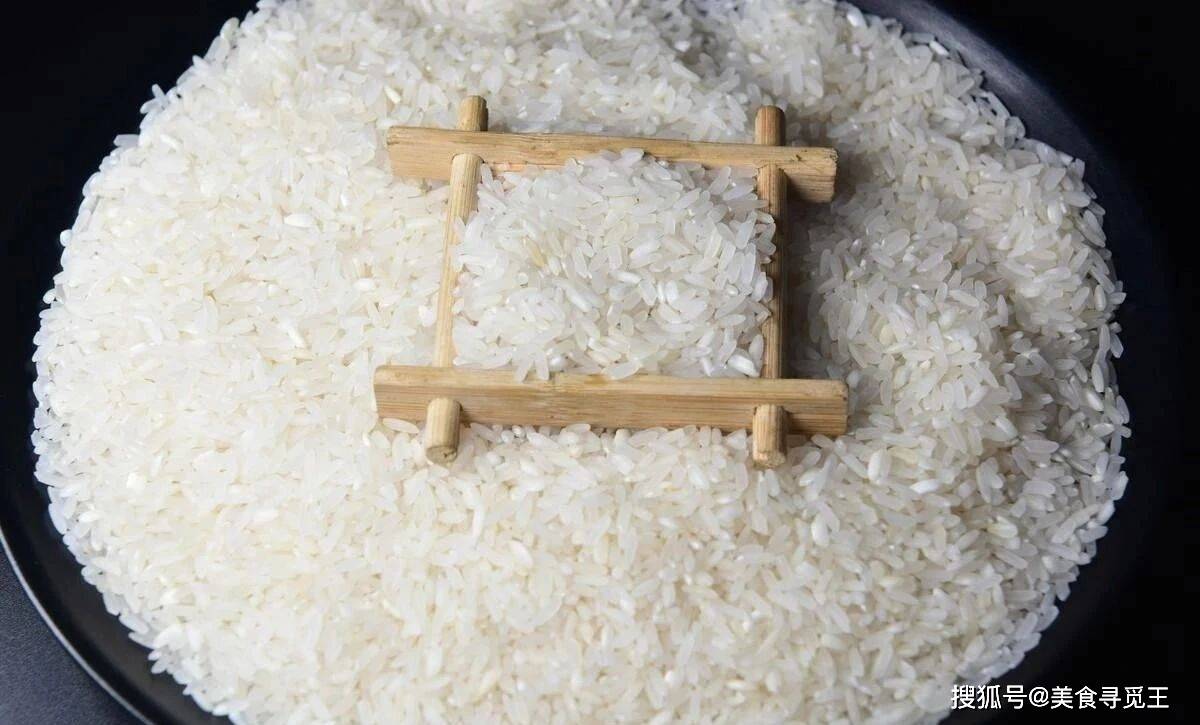 买大米，别管价格高低，认准米袋“3行字”，挑到优质好大米