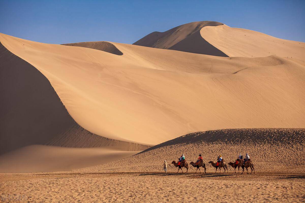 新疆明明不缺水，为何如此干旱？塔克拉玛干沙漠能变成绿洲吗？