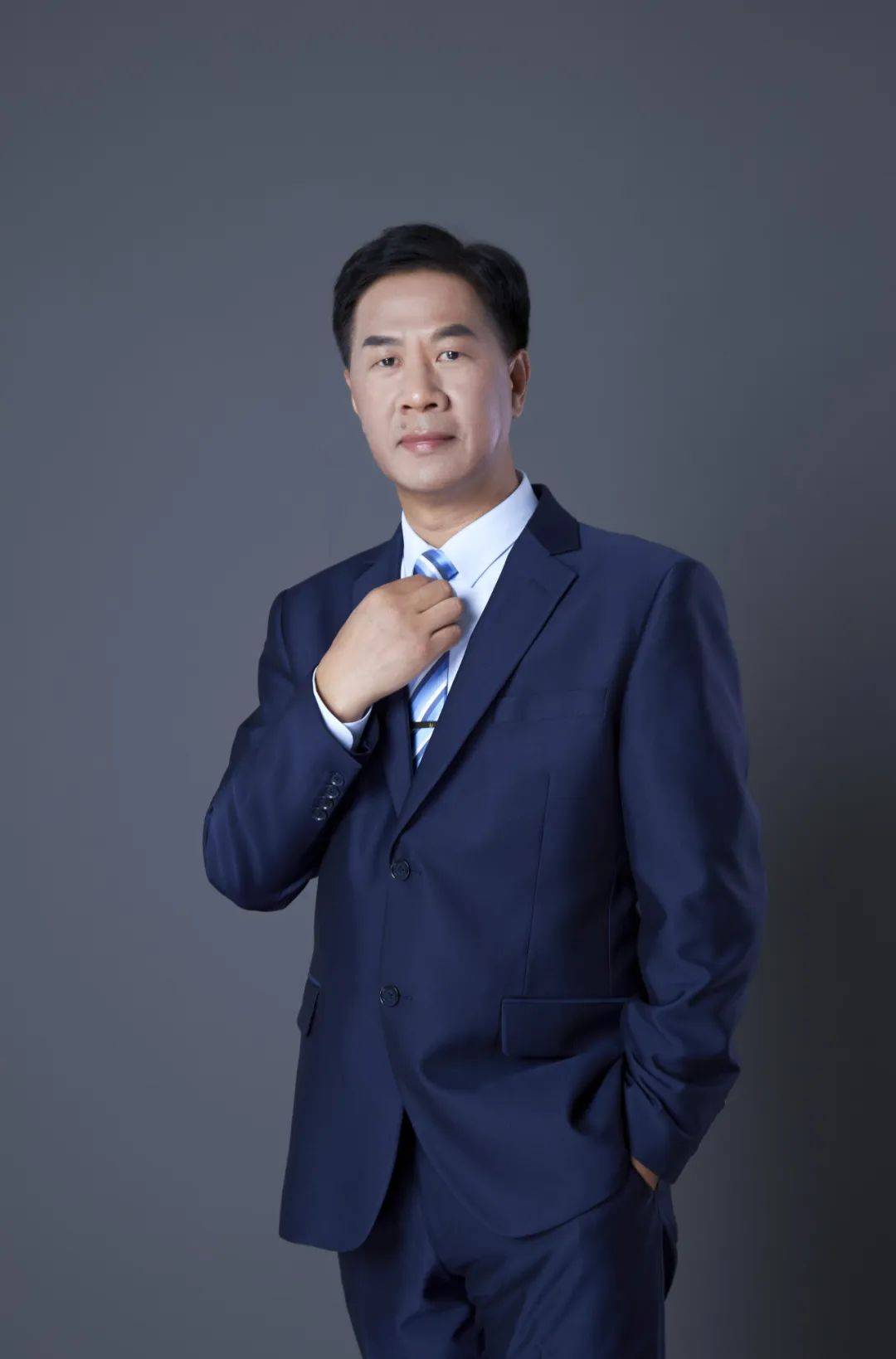 李小洪 主要荣誉：主持多项国家级、省市级课题。 教育格言：为孩子的终身发展奠基