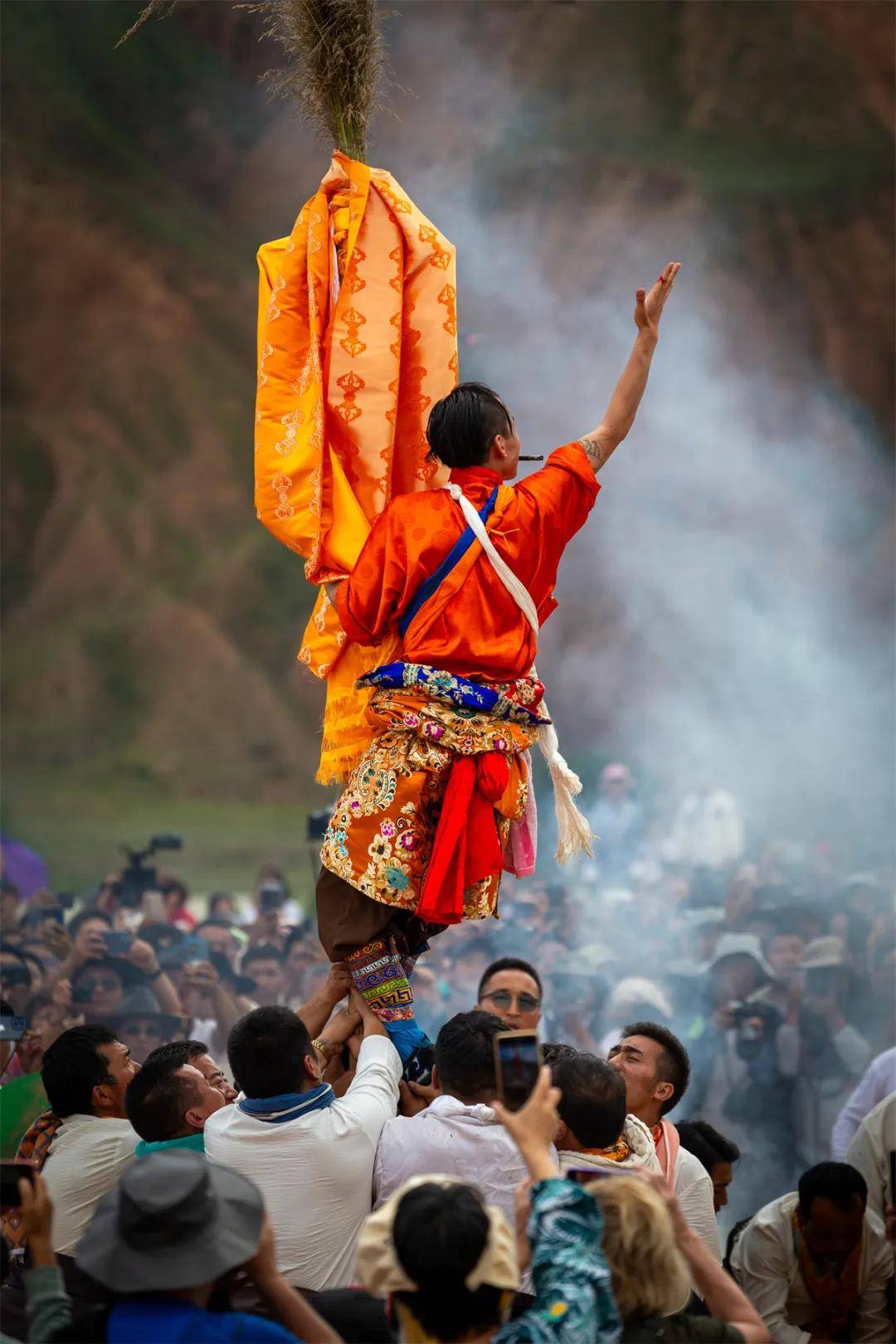 高原上的神秘盛会——热贡六月会