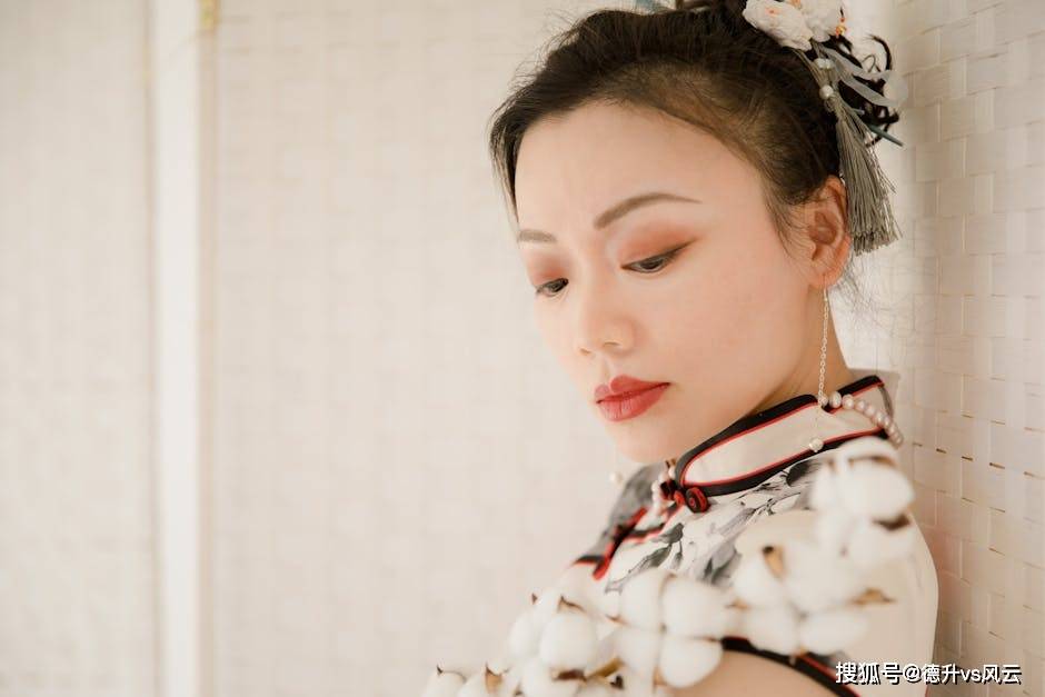 原创济南高考现场：母爱如花，旗袍送考温情满满！