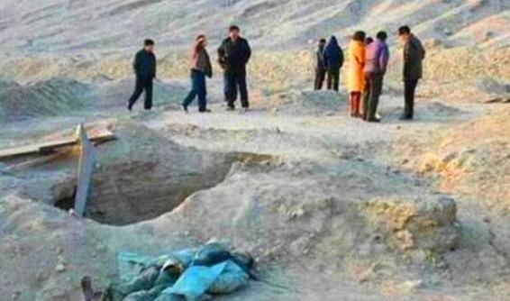 新疆火焰山发掘5具干尸，留长辫戴官帽像“僵尸”，群众连忙报警