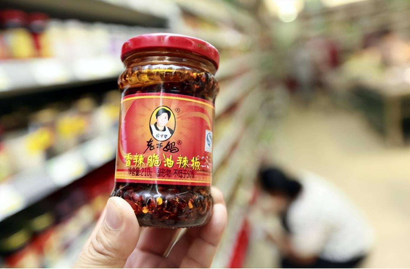 原创“老干妈”血亏12亿，陶华碧75岁玩直播，为儿子收拾烂摊子