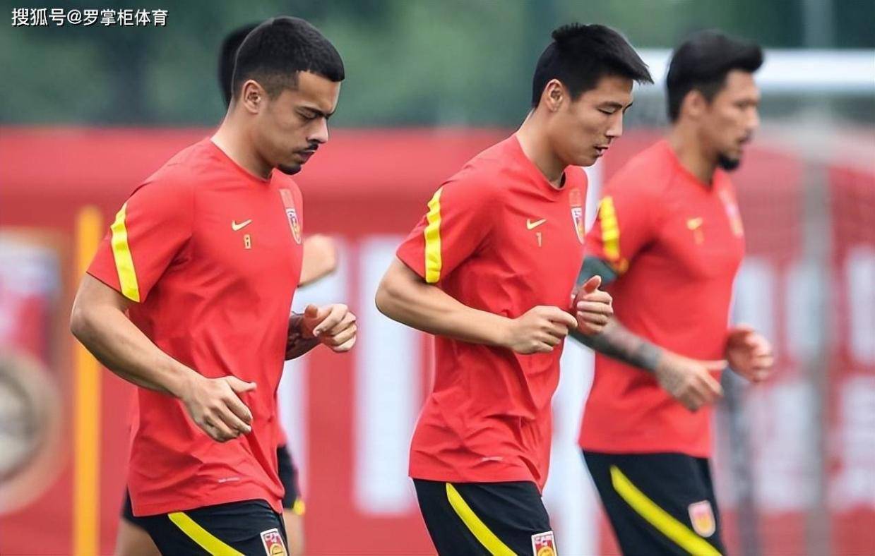 创造历史！德甲冠军豪门官方宣布跟中国男足王牌签约，下赛季首发
