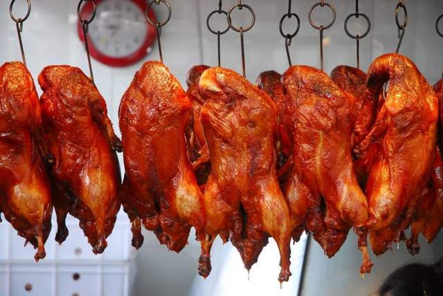 没有一只鸭子可以走出城外！红皮烤鸭，安徽芜湖美食之瑰宝