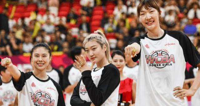 中国女篮：新老球员携手备战奥运，郑薇教练调整阵容