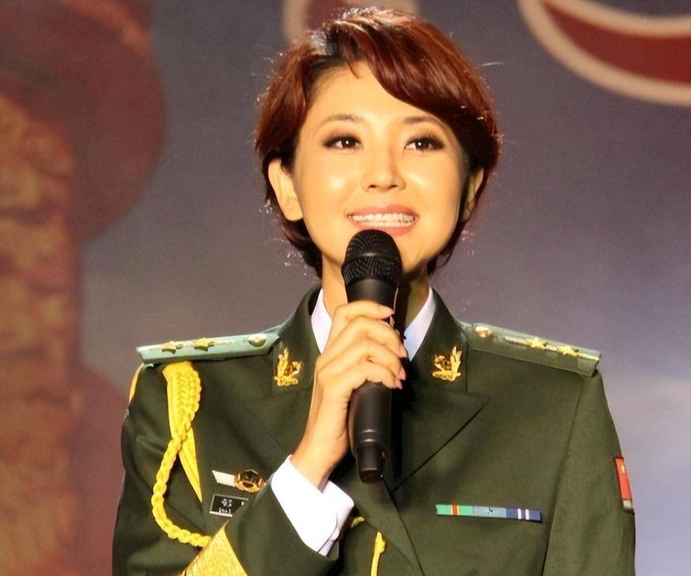 从“央视一姐”到“查无此人”？如今的方琼，其实已走一条不归路！