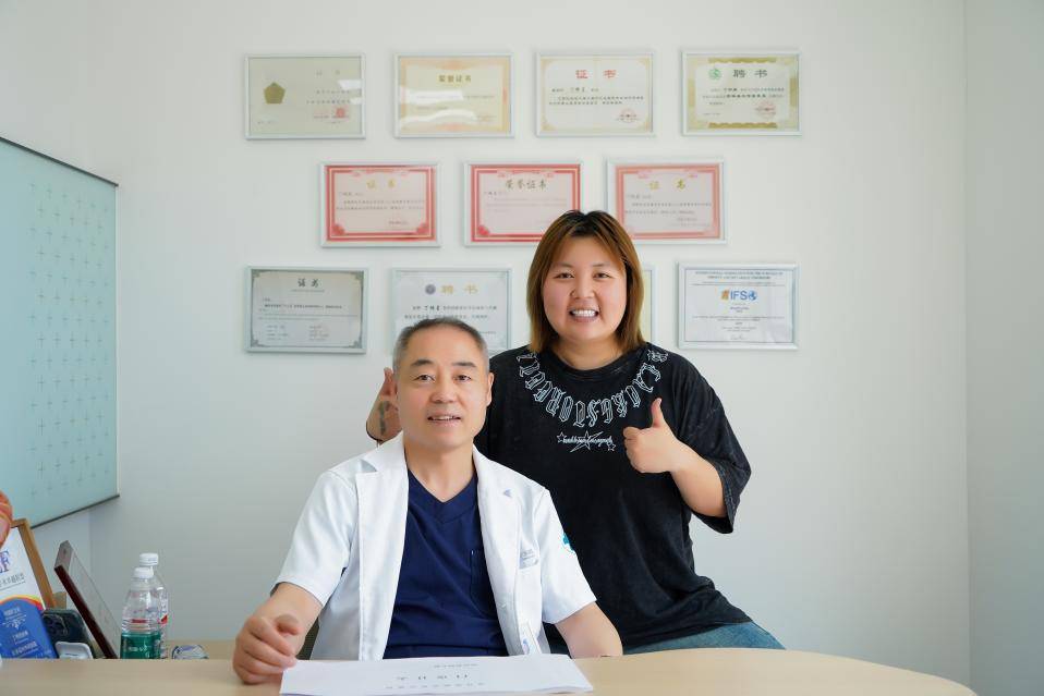 继杨天真之后又一位歌手公开接受减重手术切胃减肥