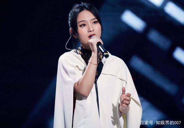 原创张国立的4个孩子，儿子是永远的耻辱，女儿却大红大紫