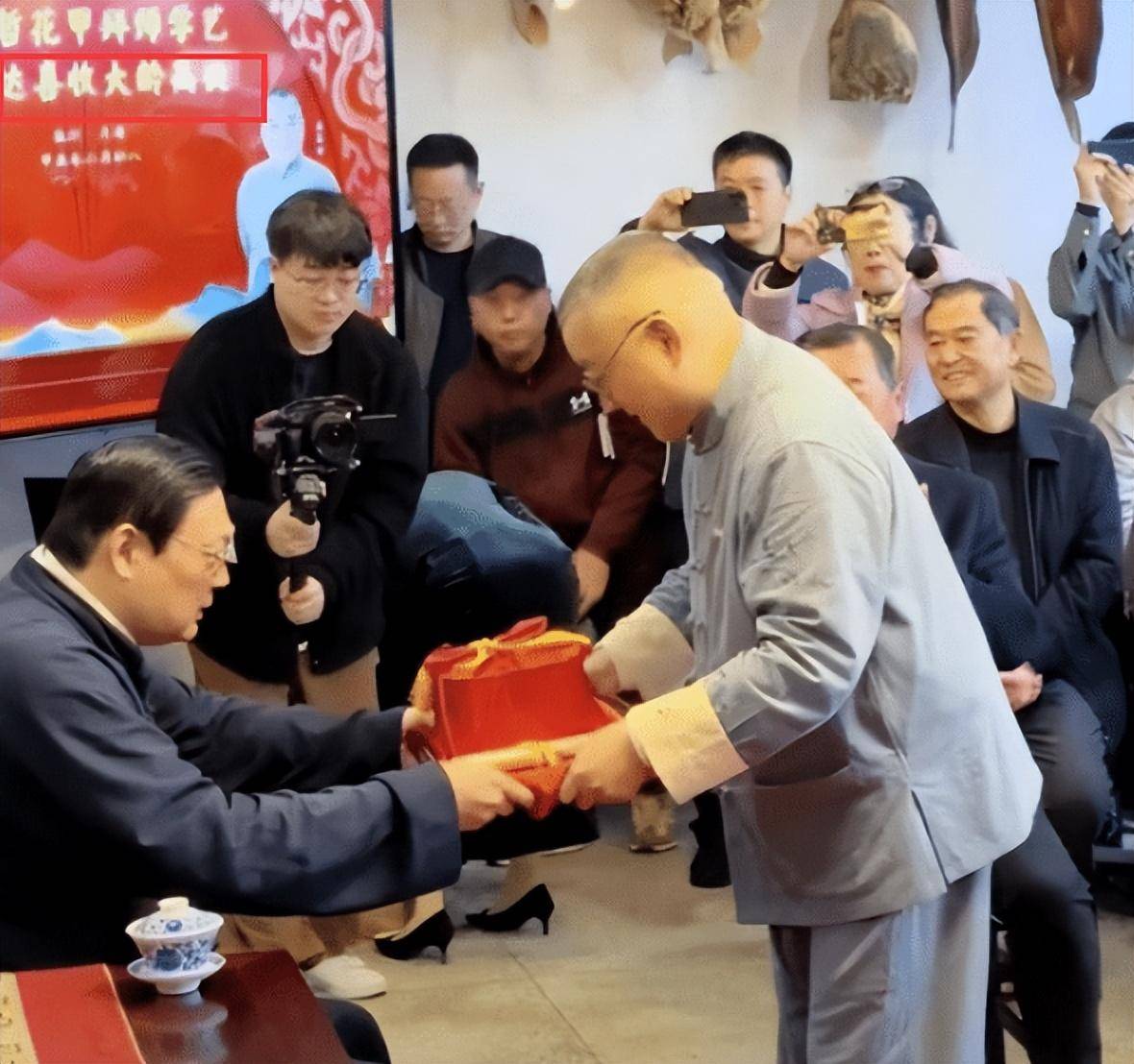 “一代铁嘴”老梁，销声匿迹7年，已经走上了一条“不归路”！
