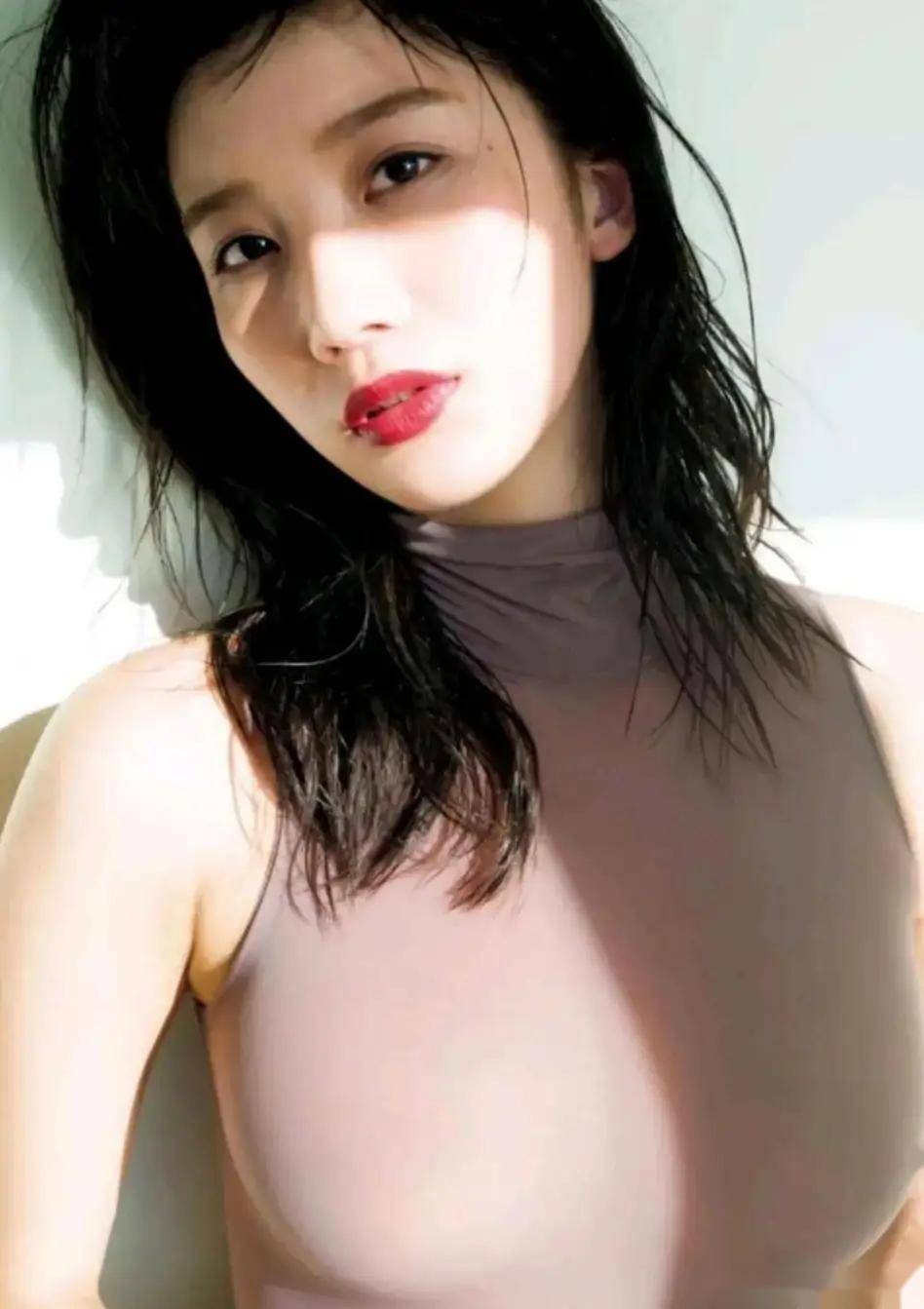 原创这谁顶得住!东瀛女神小仓优香写真曝光,迷人的身姿与美貌让人疯狂追捧!