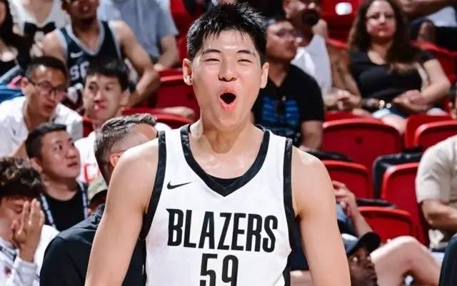 中国旅游新闻网 🌸新澳门天天彩今晚一肖一码🌸|NBA头号铁人也伤了！尼克斯被拖入抢七大战，真没人用了  第2张