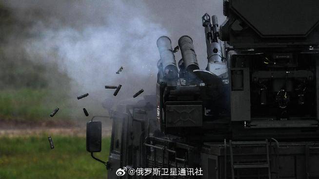 原创突发！莫斯科突遭大规模无人机袭击！俄称已击落10架！