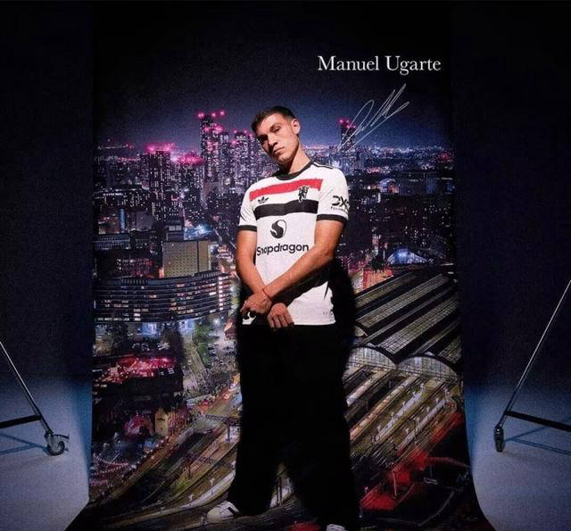 曼联压哨官宣第5援！总价6000万签下大巴黎铁腰今夏豪砸21亿欧华体会- 华体会体育官网- 体育APP下载