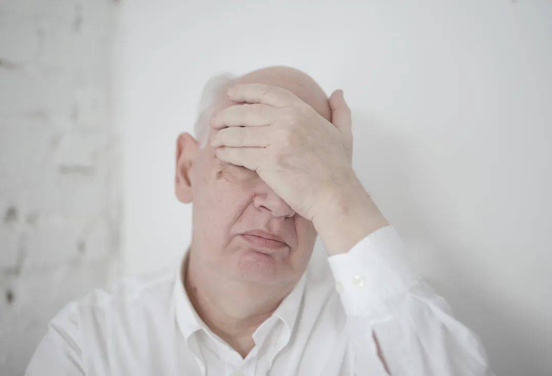 总是眼干口渴?警惕与它有关