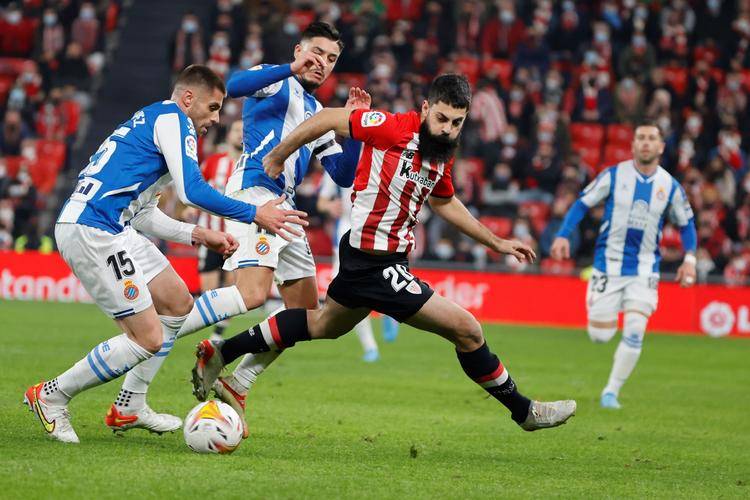 “西甲经典战役：毕尔巴鄂与贝蒂斯西班牙足球