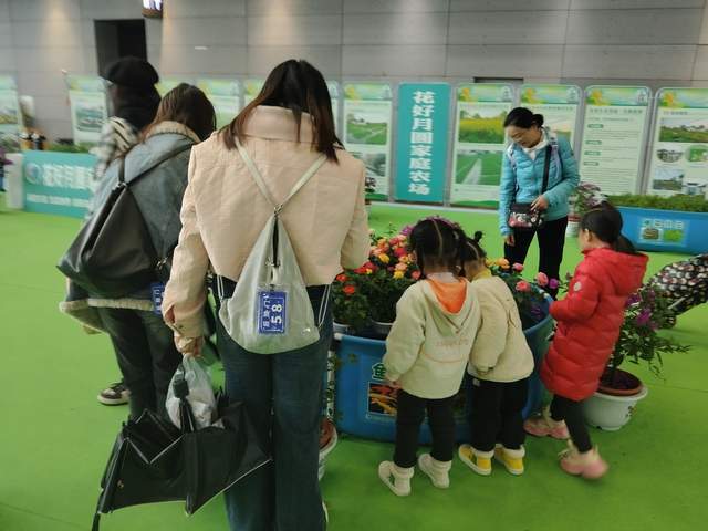 傅珍检先生研发水上种植立体环保科技项目引爆农博会一竞技下载(图2)