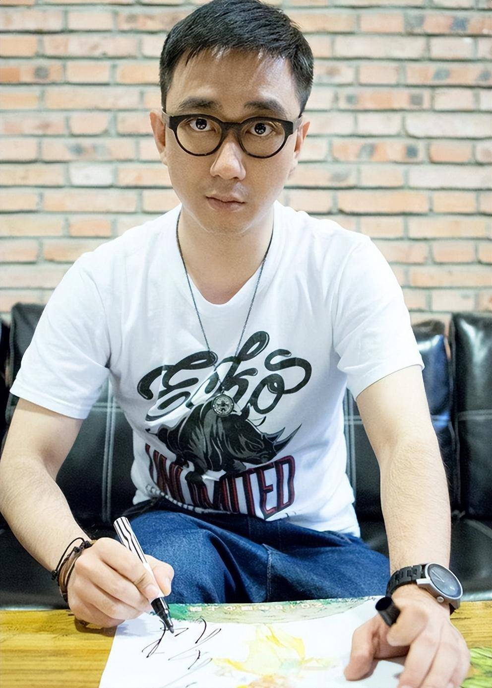 “小王爷”王自健：从不可一世到无人问津：命运的重击令人唏嘘