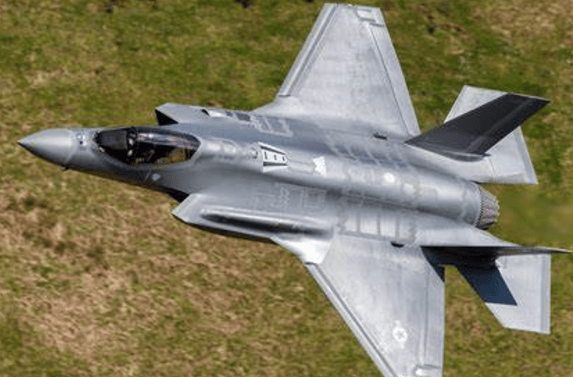 看了我方无人机后，马斯克情绪失控，怒批F35？对外释放信号强烈