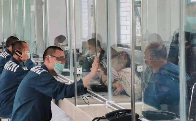 家属如何查询服刑人员在里面的生活情况？