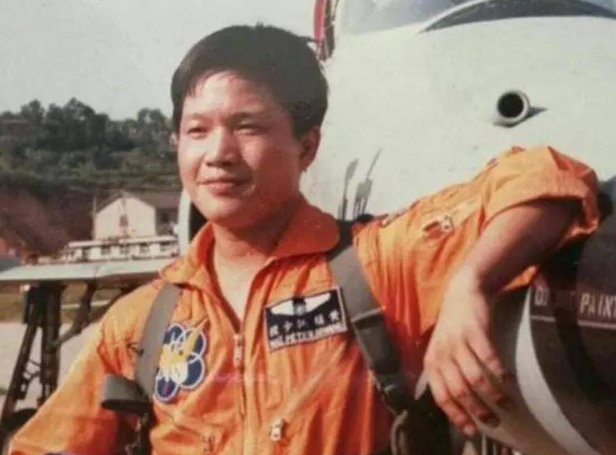 原创
台湾空军少校黄植诚,驾美式最新型百万战机回归大陆,结局怎么样(图2) 原创
台湾空军少校黄植诚,驾美式最新型百万战机回归大陆,结局怎么样(图2)