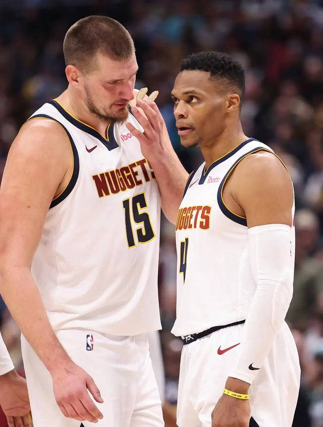 威少轰21+5+5+3+1！刷新NBA最老纪录，涅槃重生助掘金逆转夺胜