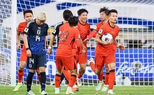 韩国媒体嘲讽国足，世界杯48个名额也和国足无关，球迷：这是事实