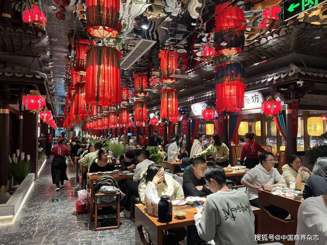 年终盘点丨2024年餐饮业掀起降价潮 品质餐饮领跑新消费b33体育入口(图1)