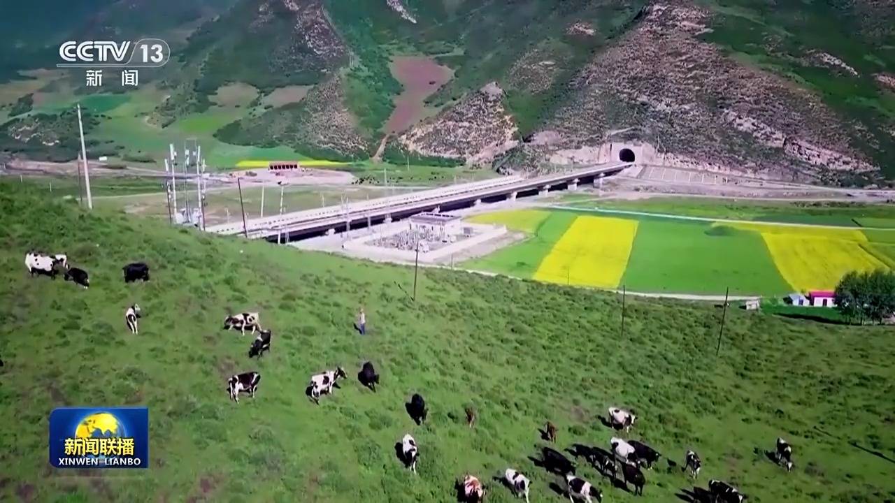 把强国建设、民族复兴伟业不断推向前进 习主席新年贺词引发热烈反响 把强国建设、民族复兴伟业不断推向前进 习主席新年贺词引发热烈反响