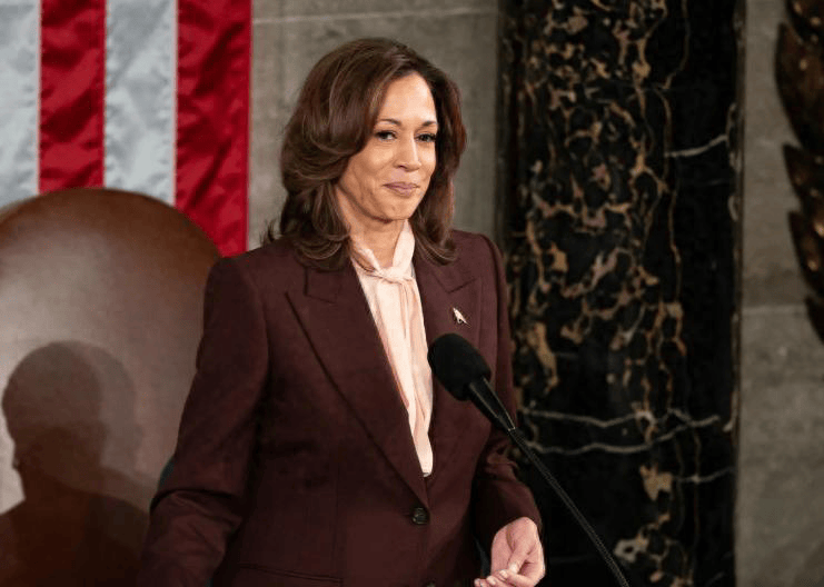 中美关系生变？特朗普当众对华表态，两个词释放信号特殊