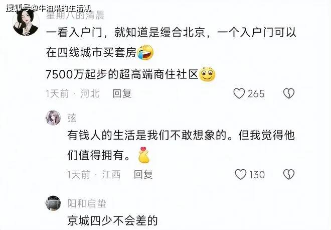 大S具俊晔现身友人归宁宴，穿汪小菲买的4万连衣裙合照，撞脸母亲黄春梅