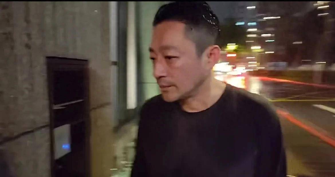 原创大S现任丈夫具俊晔发文，嘲讽前夫汪小菲淋雨装凄凉乱跑