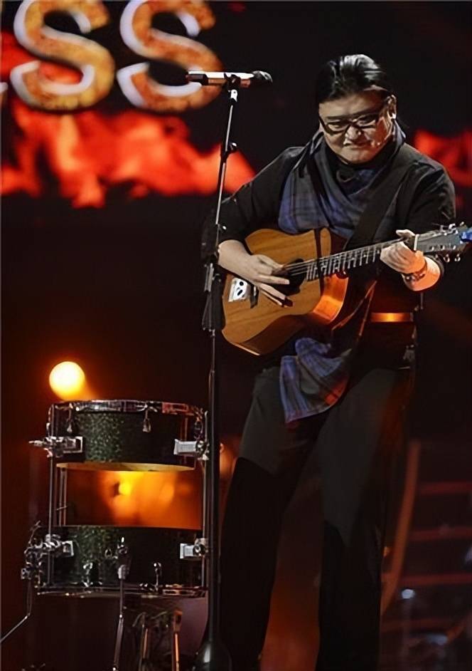 一代歌星刘欢晚年生活悲凉，女儿未婚，父母离世，今61岁病痛缠身