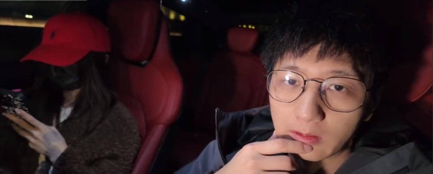 为男友庆生当场转100万：别让我爸知道凯发一触即发00后女孩花680万买手表(图9)