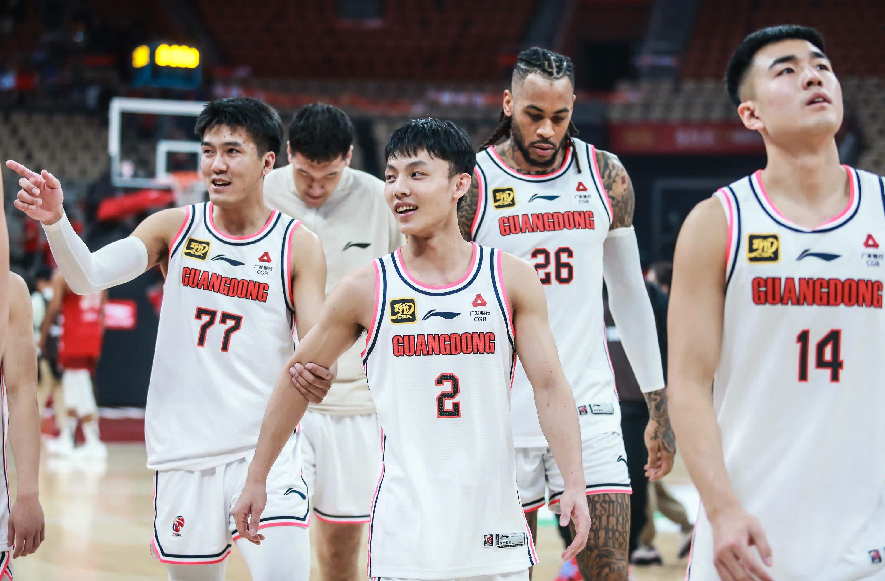 速看（cba广东球员数据）天翻地覆！广东爆冷输给南京，CBA积分榜深夜动荡，季后赛格局彻底改写，