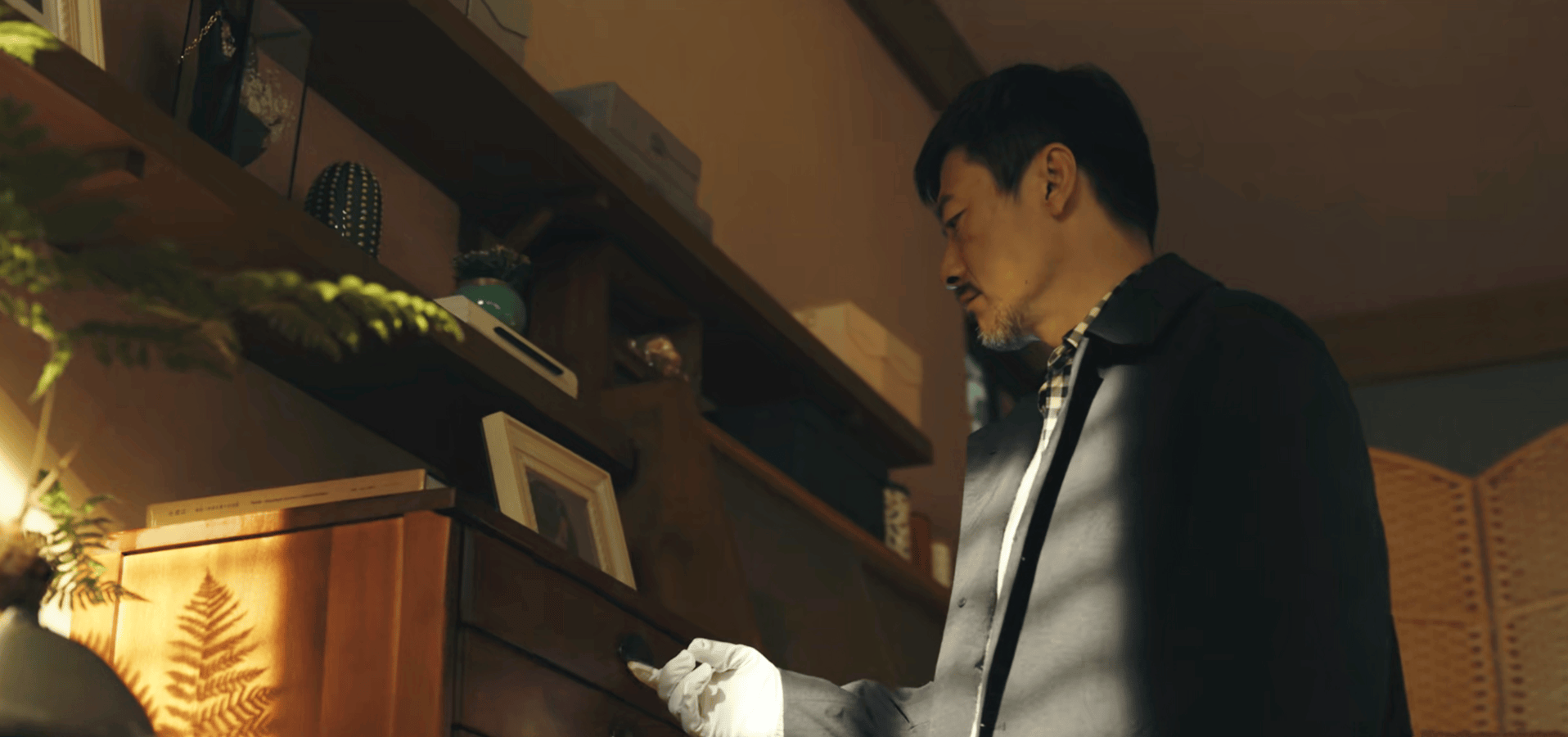 《黄雀》佛爷设局电死阿兰，让四眼接替，却不知，财神一招灭了他