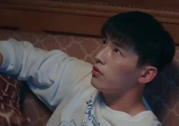辛云来凭借《雁回时》上桌，网友：邓伦的内娱代餐这不就来了