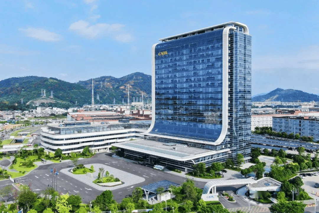 【数字化转型案例】智造革新碳索未来——宁德时代数字化转型的四阶跃迁与全球智造范式重构