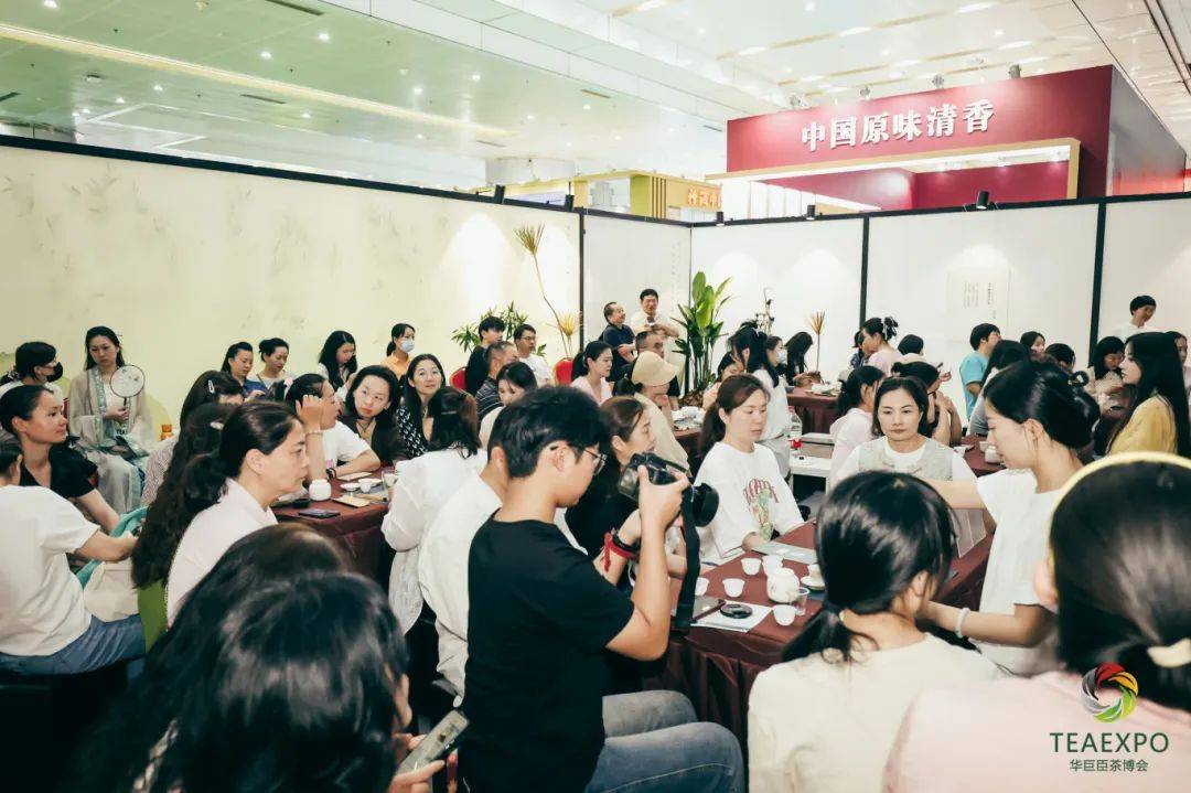 雷火竞技网址华巨臣第15届武汉茶博会首日现场直击(图8)