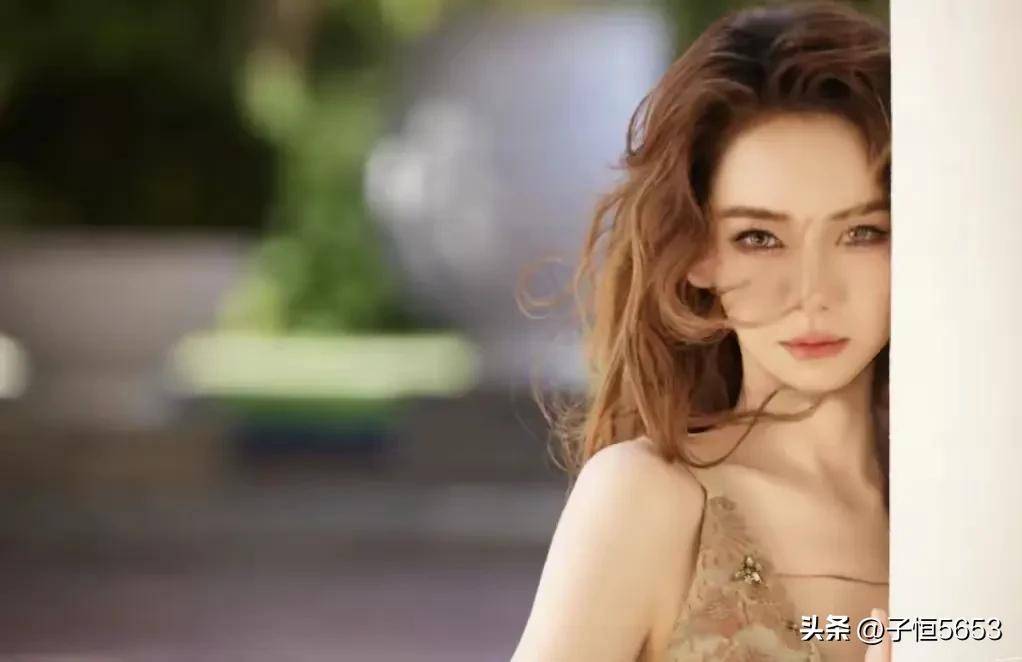 40岁戚薇穿绿婚纱美成“洋娃娃”李承铉咋这么有福气？(图4)