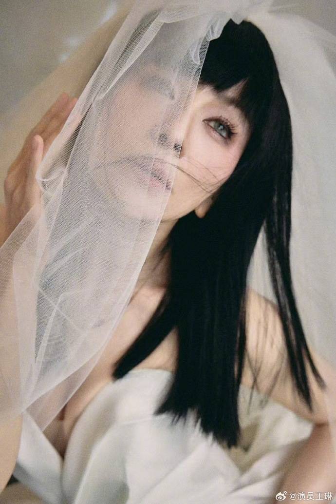 54岁“雪姨”婚纱走秀惊艳全场网友称其逆生长DB电竞入口(图1)
